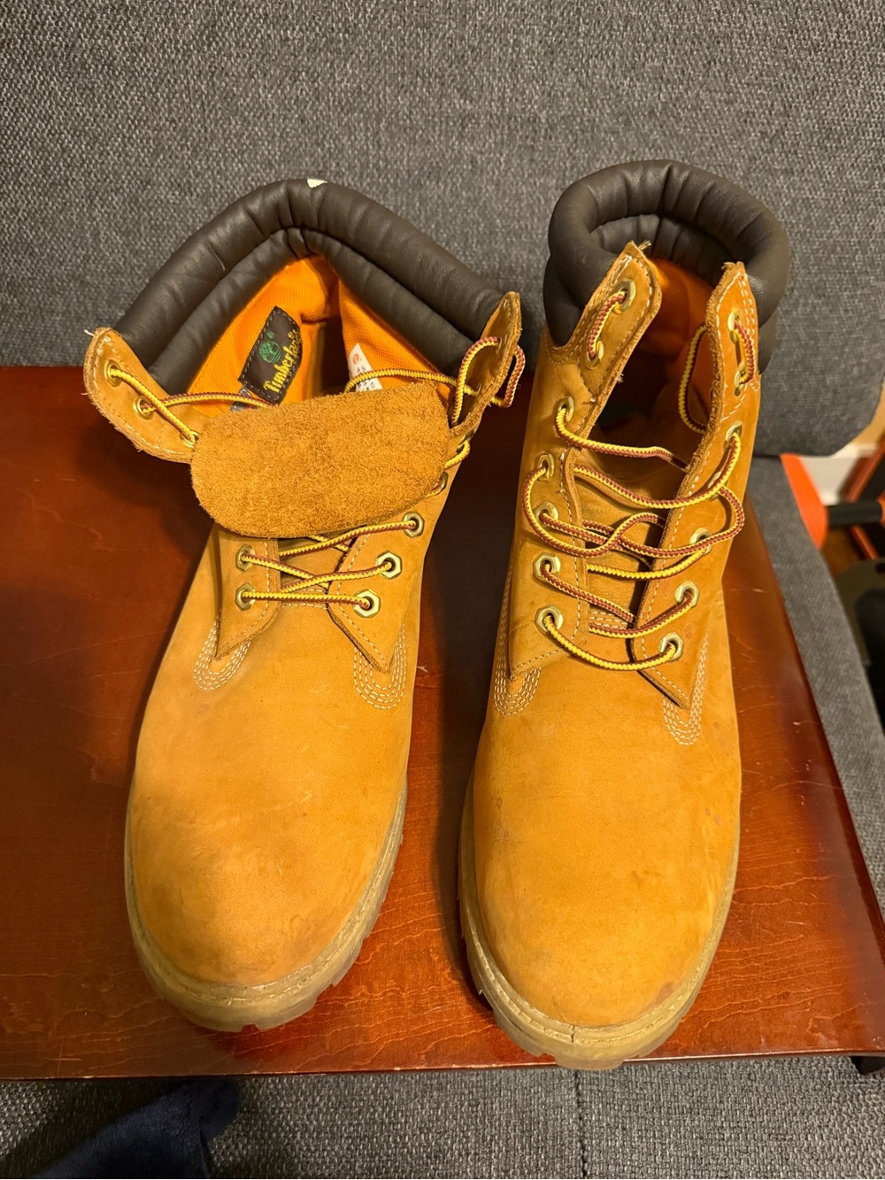 (Damaged) Timberland Wheat Suede Lace-Up Work Boots with Brown Collar
